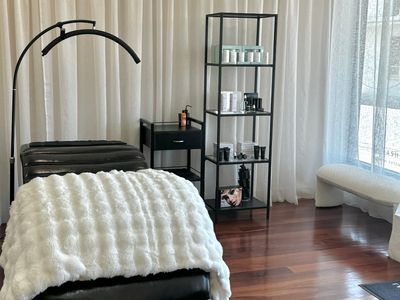 ivanhoe-lash-and-beauty-salon-turn-key-opportunity-premium-fitout-chattel-sale-1